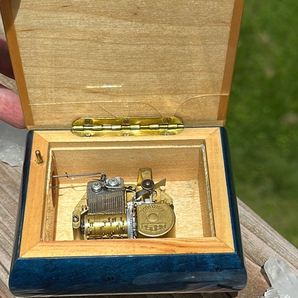 Blue and Gold Floral vtg inlay Italian music Box with Swiss Musical Movement - Picture 4 of 7